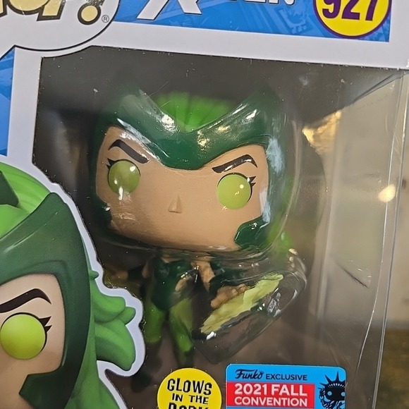 Funko POP! Marvel: X-Men - Polaris #927 - 2021 NYCC Exclusive - (Glows ITD) - Picture 3 of 8